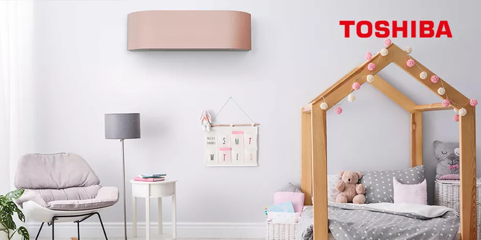 Toshiba Signatur med tekstiltrekk fargen Blek perle, montert i et barnerom
