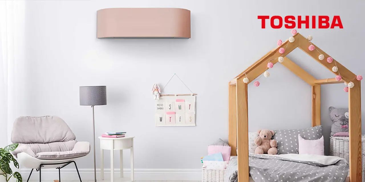 Toshiba Signatur med tekstiltrekk fargen Blek perle, montert i et barnerom