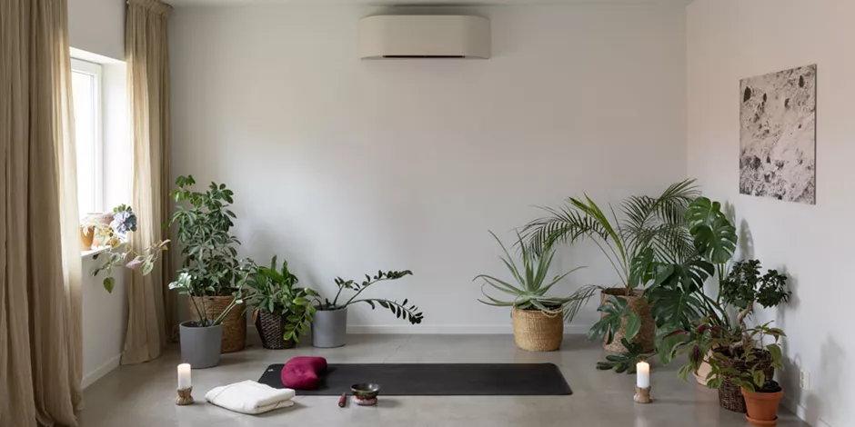 Toshiba-varmepumper_Hatha-yoga_signatur_1000x500.jpg