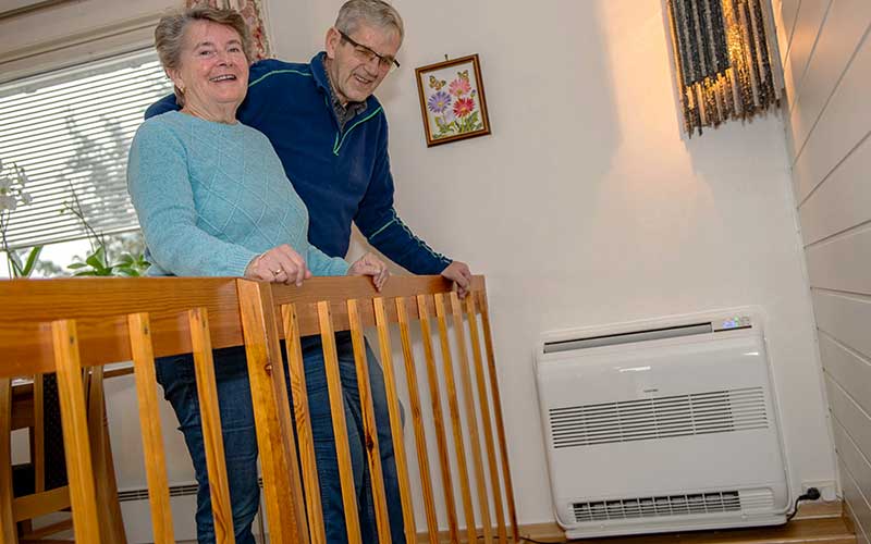 Toshiba-varmepumpe_Kjell-Moen-og-kona_800x500.jpg