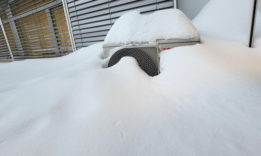 Toshiba-varmepumper_utedel-dekket-i-snø_1000x600.jpg