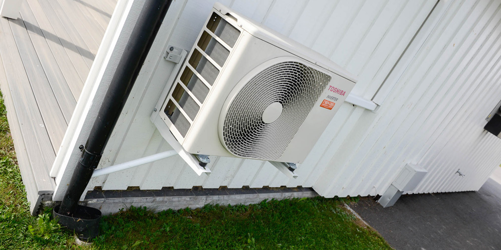 Toshiba-varmepumper_nærbilde-av-utedel_1000x500.jpg